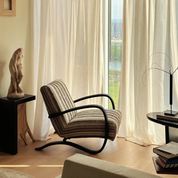 CS2504 Lounge Chair