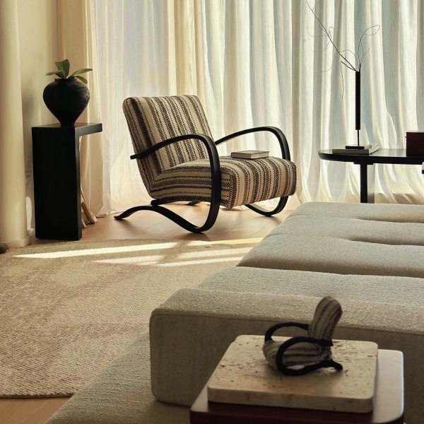 CS2504 Lounge Chair